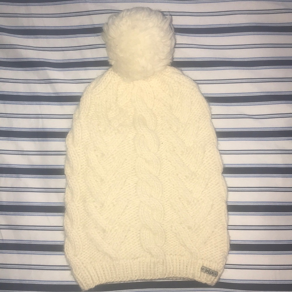 Cream tuque with fluffy Pom